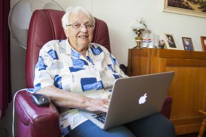 Nooit te oud om te leren, Ingrid Joppe Fotografie Arnhem Gelderland, Drie GasthuizenGroep, Gemeente Veenendaal, Fotomodel